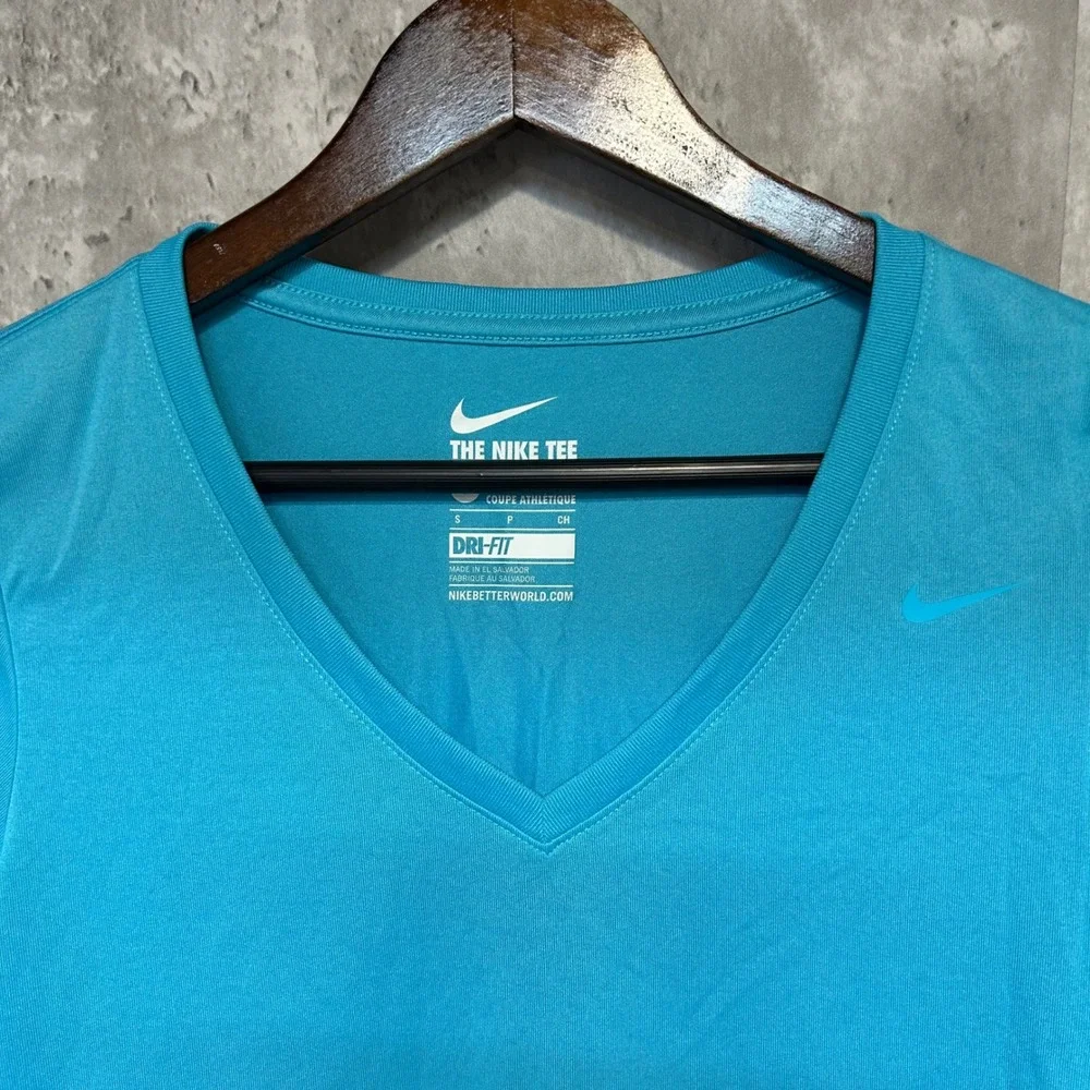Nike Womens Dri-FIT V-Neck Athletic T-Shirt Turquoise Blue Small 684683-418